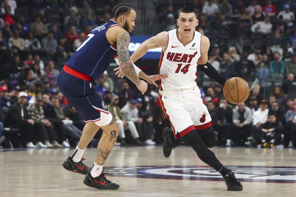 在赛场上共 在赛场上共